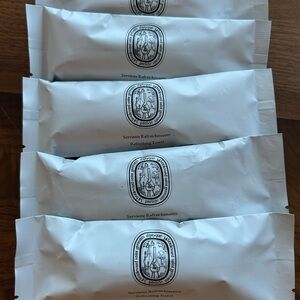 Five Diptyque Refreshing Towelettes